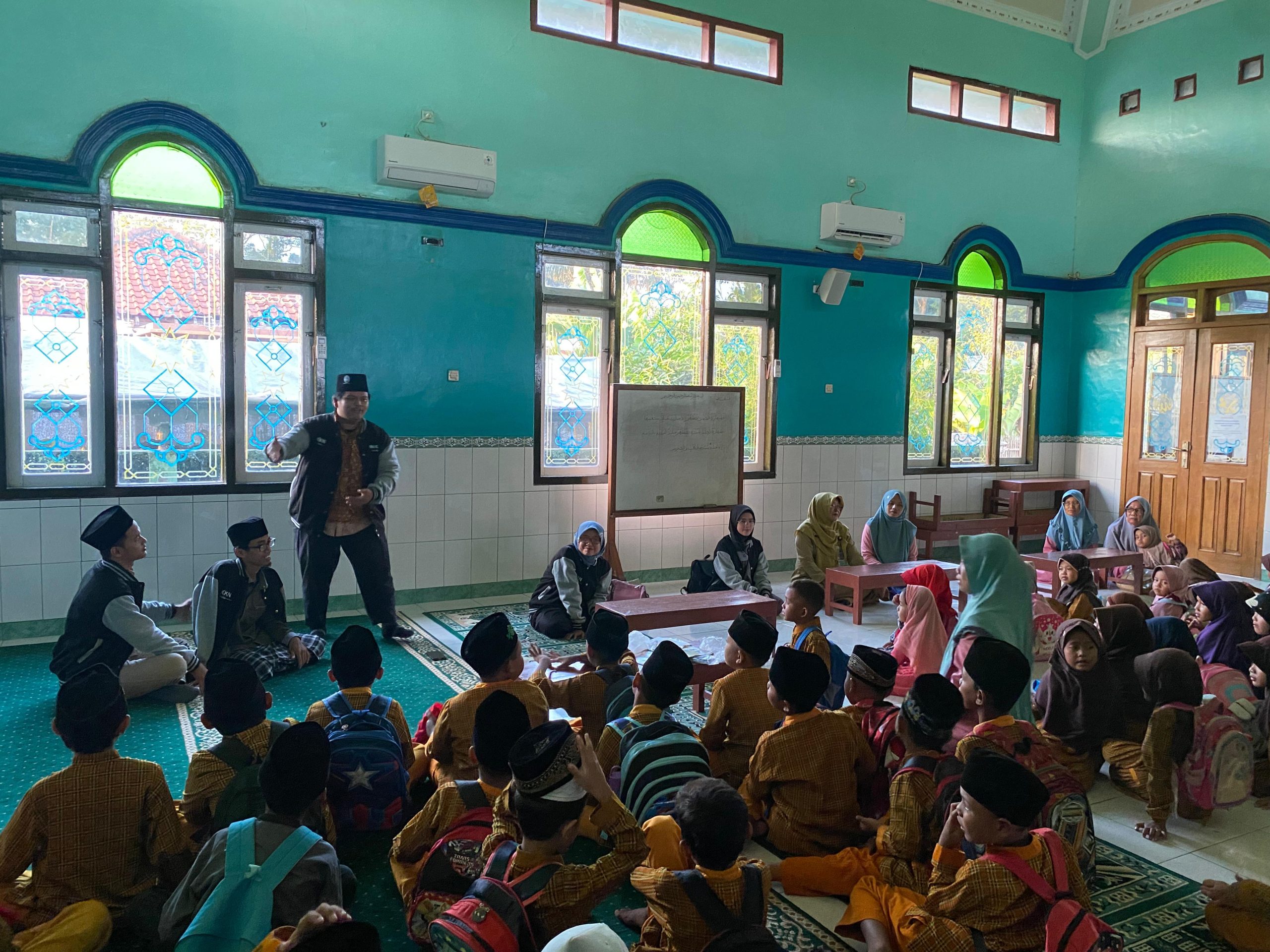 TPQ El Karim Bersama Mahasiswa KKN DR 8 UNUGHA