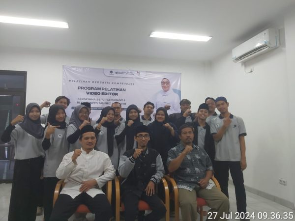 Peningkatan Keterampilan Digital: Mahasiswa KKN DR 8 dan BLKK Al Fakhri Gelar ToT Video Editing untuk Pemberdayaan Masyarakat