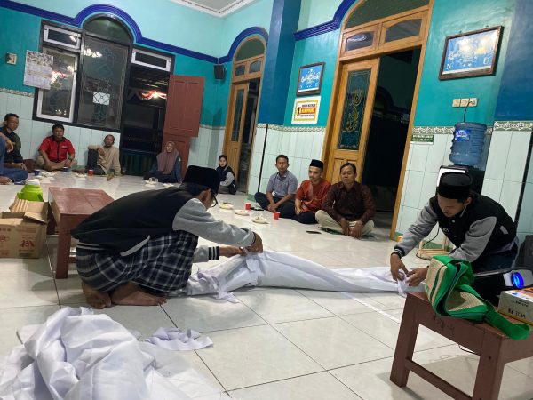 Menghidupkan Nilai Fardu Kifayah: Kajian Pemulasaran Jenazah oleh Mahasiswa KKN DR 8 UNUGHA